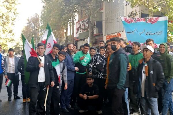 همه‌باهم در راهپیمایی روز دانش‌آموز؛ تجلی وحدت و آگاهی نسل نو