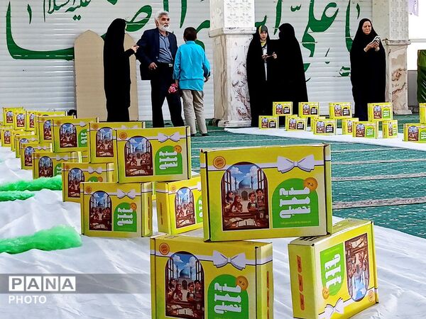 تهیه و توزیع لوازم تحریر بین جامعه هدف در کاشمر