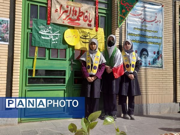 برپایی چایخانه به مناسبت میلاد امام عصر(عج)در دبیرستان نمونه وکیلی ۱۰