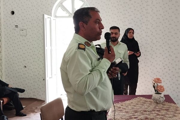 آشنایی با نیروی انتظامی گامی به سوی ارتقاء امنیت در مدرسه زکیه صباشهر