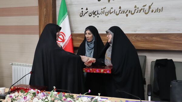 رویداد الگوسازی از زنان موفق و فعال در گفتمان الگوی سوم زن مسلمان
