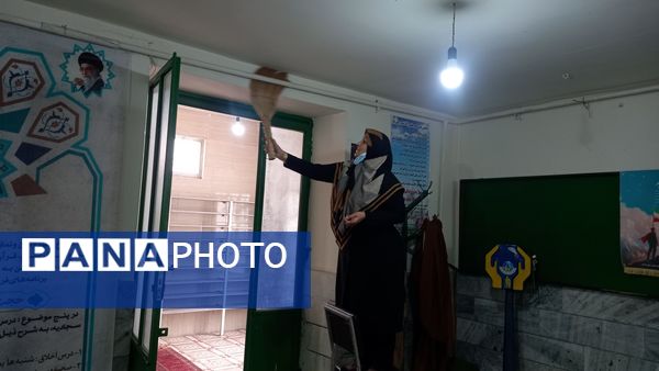 نظافت مسجد پنج تن آل عبا توسط اعضای بسیج