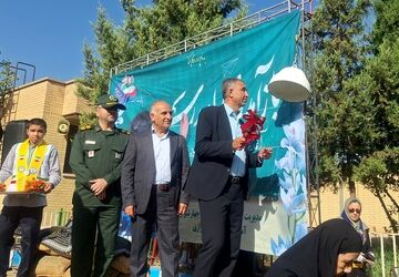  نواختن زنگ مهر و مقاومت در دبیرستان رازی شیراز 