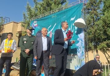  نواختن زنگ مهر و مقاومت در دبیرستان رازی شیراز 