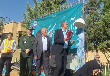  نواختن زنگ مهر و مقاومت در دبیرستان رازی شیراز 