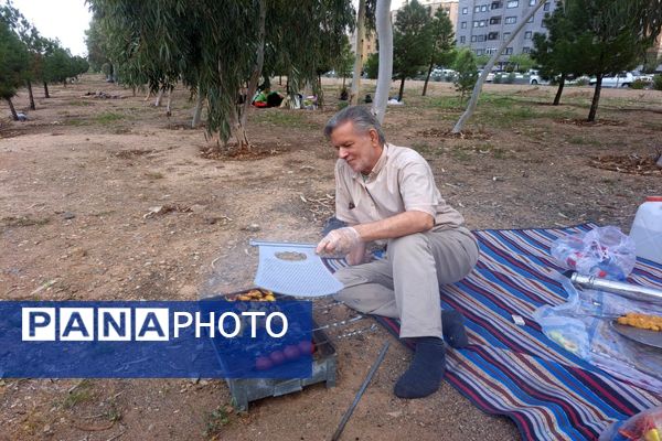 دورهمی روز طبیعت در پارک جنگلی پردیسان قم