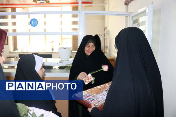 سپاس معلم در اداره آموزش و پرورش خراسان رضوی توسط دختران پیشتاز