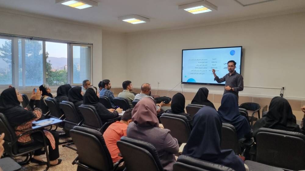 آموزش رسمی با فناوری‌های نوین پیوند می‌خورد