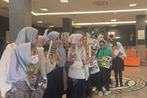 بازدید علمی دانش‌آموزان از نمایشگاه کتاب رباط‌کریم