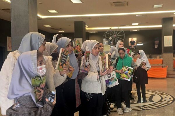 بازدید علمی دانش‌آموزان از نمایشگاه کتاب رباط‌کریم