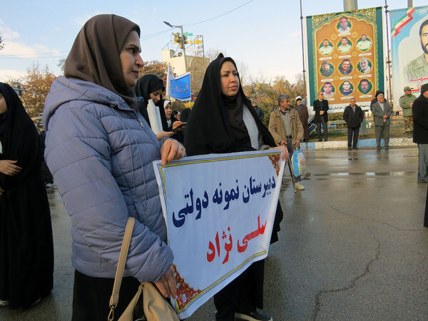 نواختن زنگ انقلاب و گرامیداشت سالروز ورود رهبر شهرستان بجنورد 