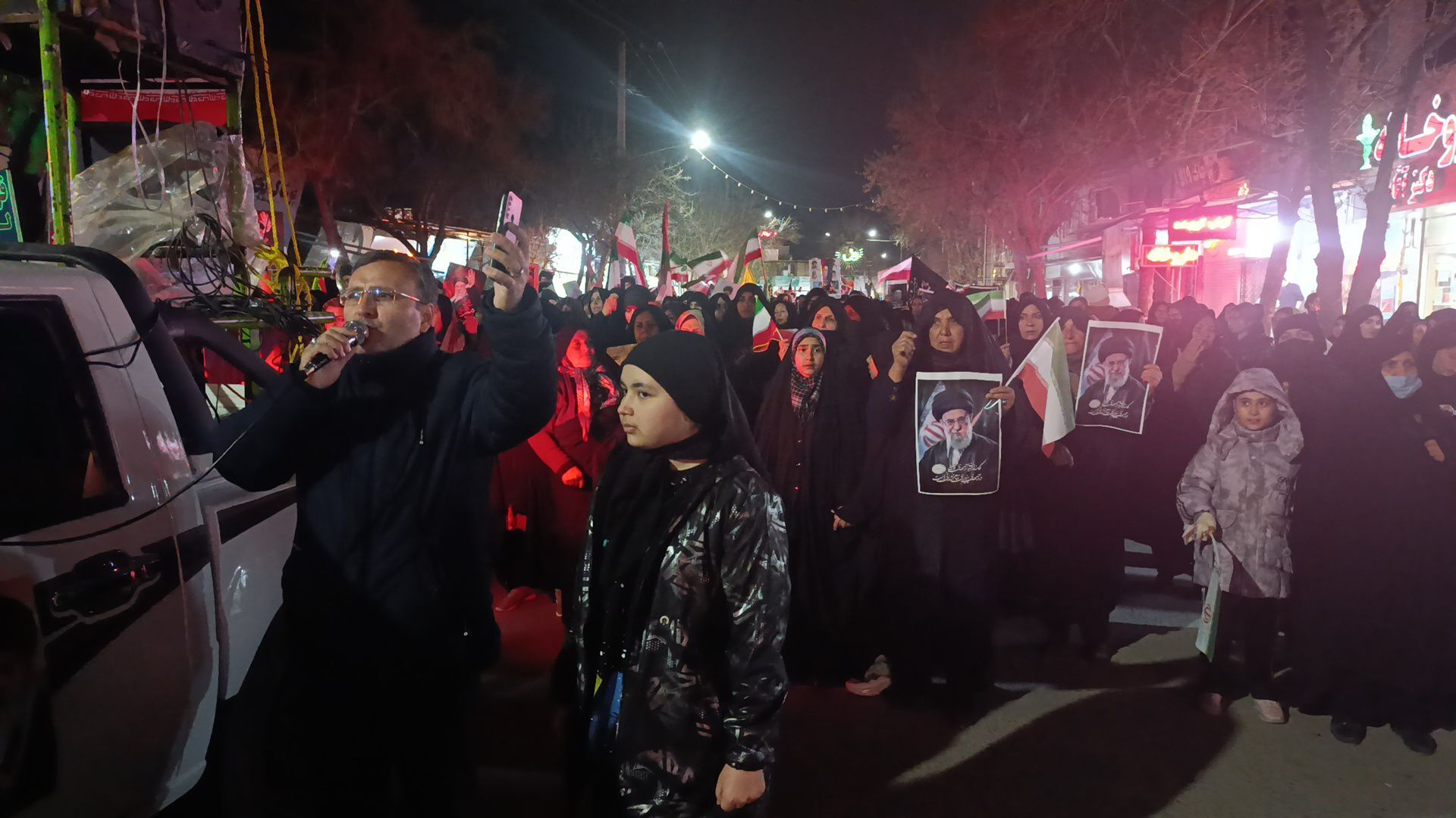 حضور با شکوه مردم آشخانه در هشتمین شب عزاداری رهبر معظم انقلاب