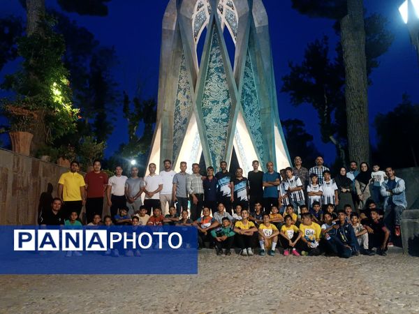 بازدید پسران دومیدانی کاران استان خراسان رضوی از آرامگاه عطار و خیام