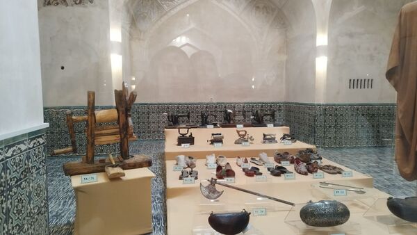 اردوی معنوی دانش آموزان دبیرستان شاهد تکتم در حرم مطهر رضوی