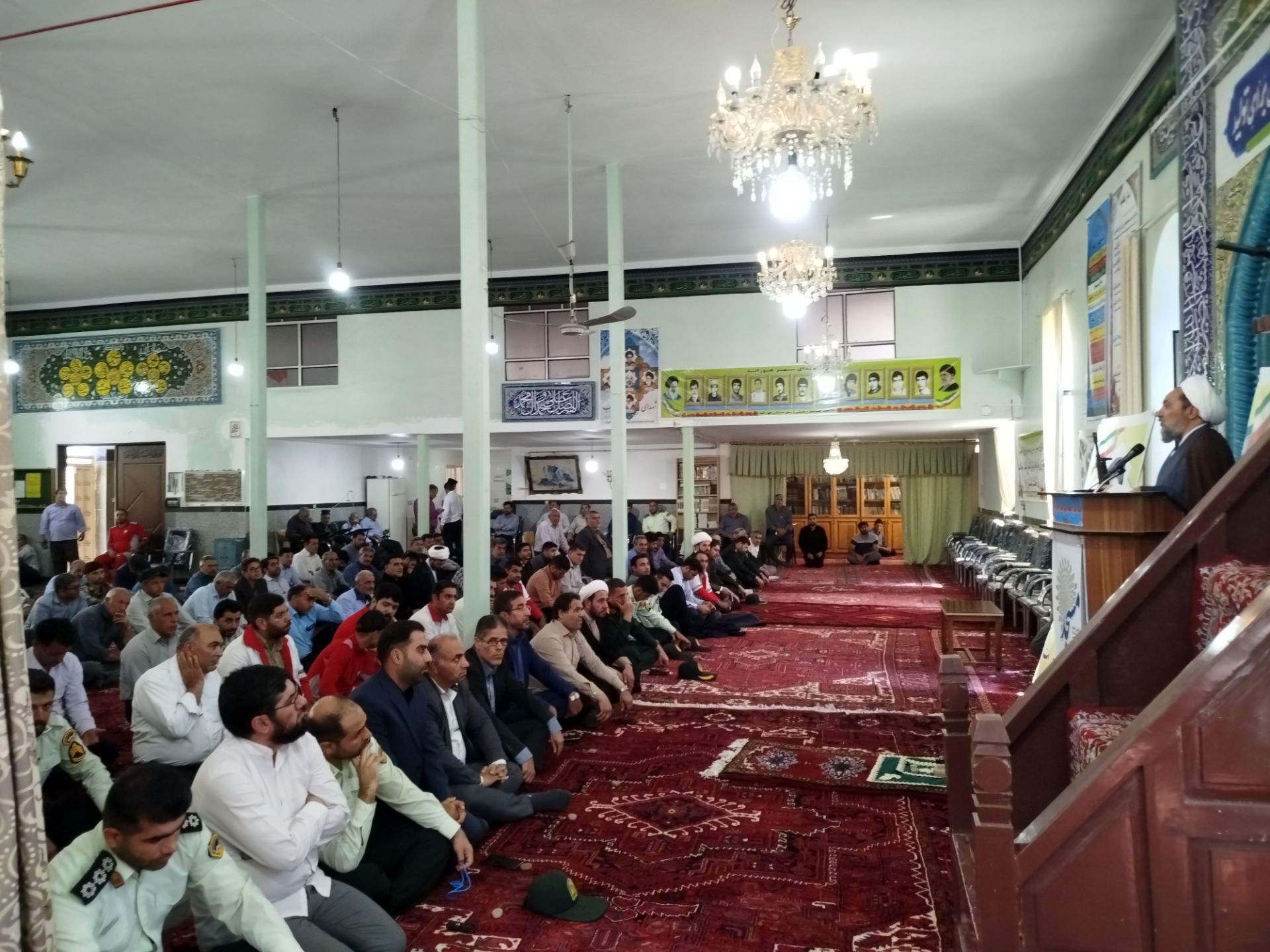 جامعه از خالی بودن مساجد آسیب می‌بیند