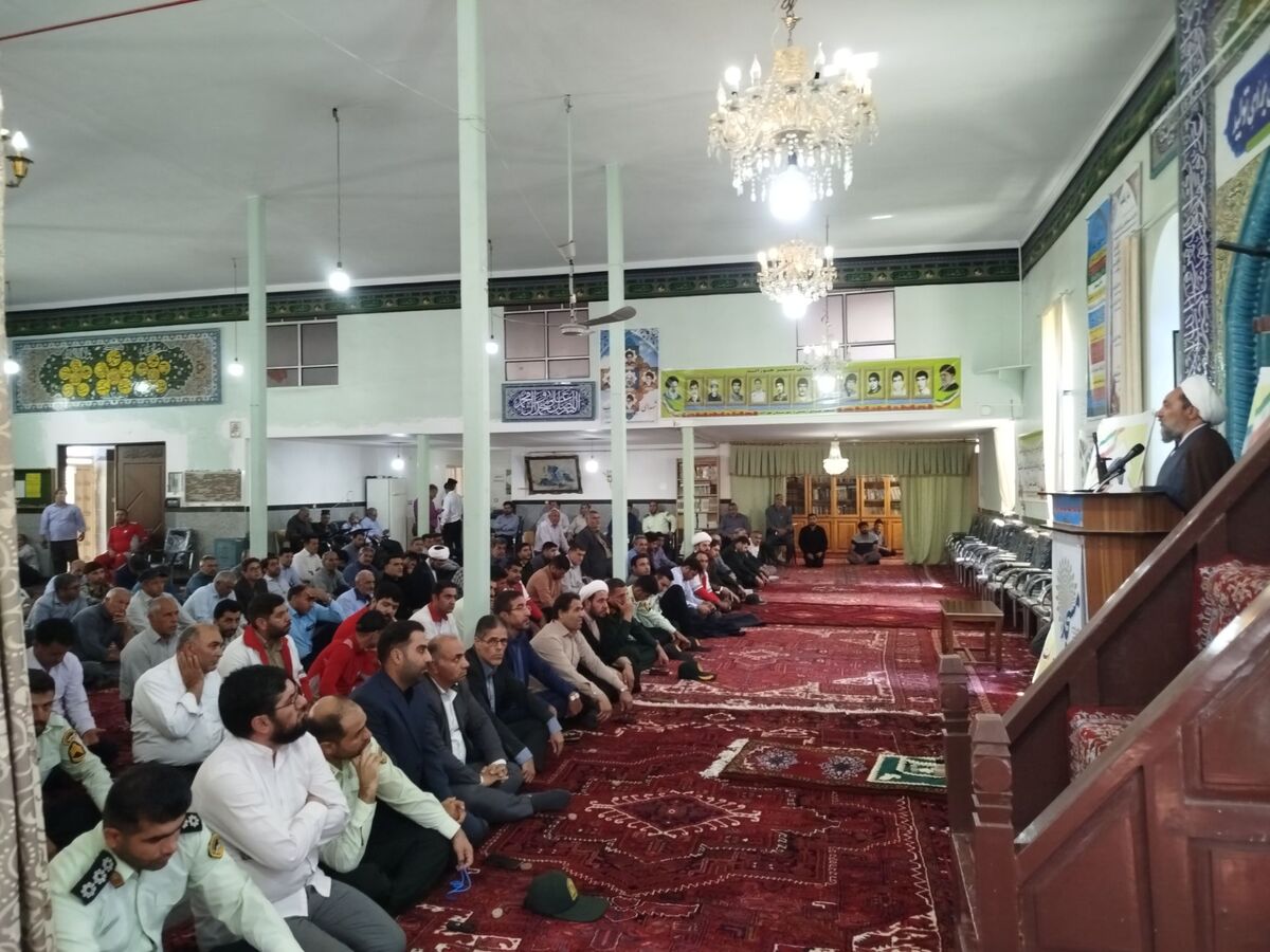 جامعه از خالی بودن مساجد آسیب می‌بیند