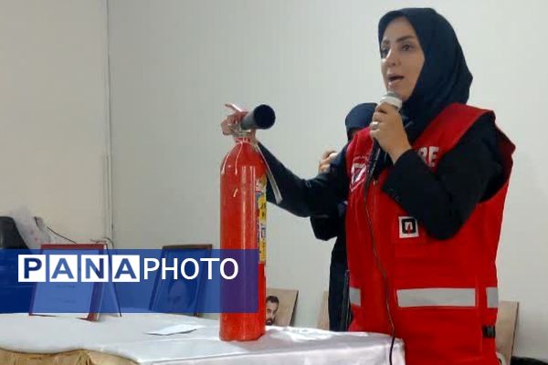 گرامیداشت هفته پدافند غیرعامل در مدارس ناحیه دو شهرری 