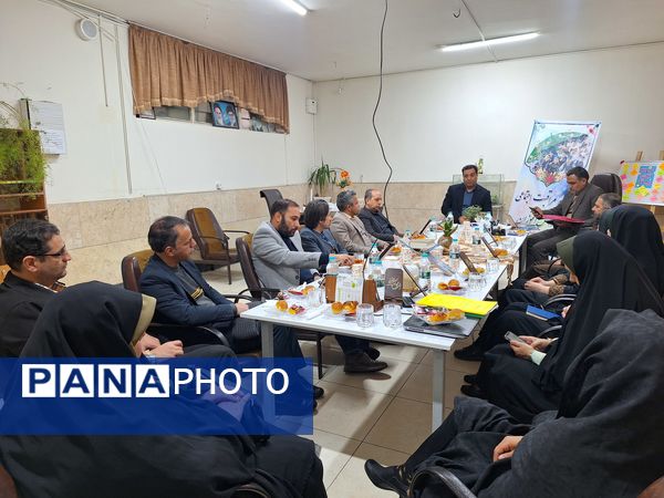 بازدید مدیرکل آموزش و پرورش استان اصفهان از مدرسه حضرت زینب (س) ناحیه ۴ (در طرح نماد)