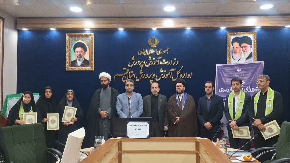 اعطای نشان «خبره» برای نخستین بار در کشور به مربیان سازمان دانش‌آموزی استان قم