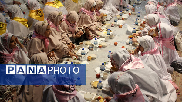 همایش 1100 نفری روزه اولی‌ها در حرم حضرت معصومه(س)