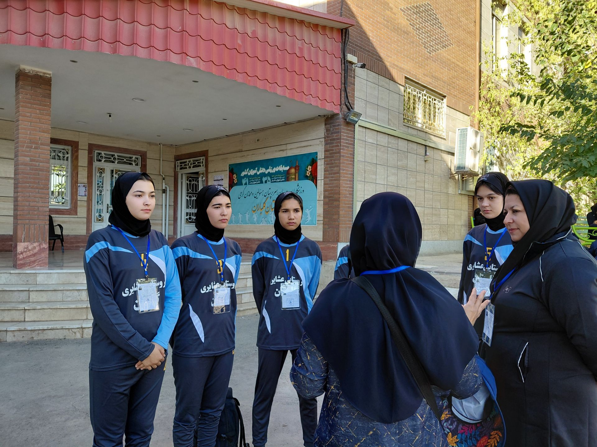 پذیرش و هماهنگی تیم های دانش اموزان دختر از مناطق روستایی و عشایری سراسر کشور