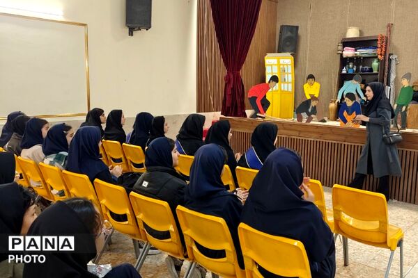 همایش همیاران مشاور دختران متوسطه اول و دوم در کانون شهید آوینی 