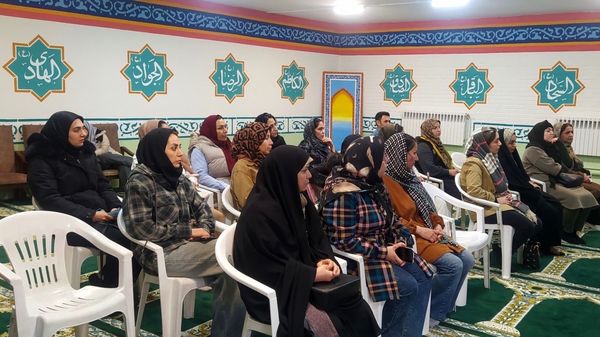 جلسه آموزش خانواده با موضوع فضای مجازی در دبستان پنجم مهر