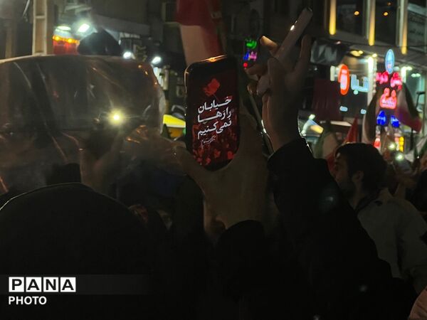 حضور باشکوه مردم کرج در شب بیست و هفتم