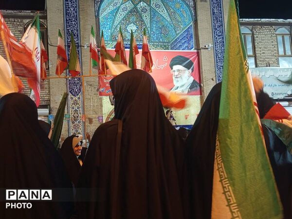 اجلاس سراسری نماز و تجلیل از دانش‌آموزان فعال در حاجی‌آباد