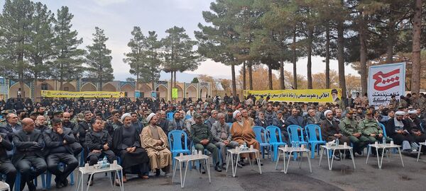  غبارروبی مزار شهدا در نیشابور 
