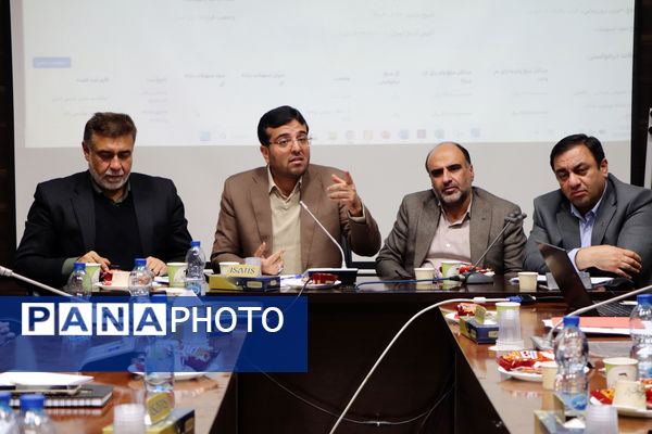 برگزاری نشست خبری مدیرکل راه و شهرسازی استان یزد و مدیران دستگاه‌های متولی مسکن