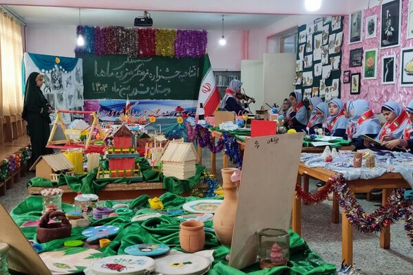 افتتاحیه جشنواره فرهنگی هنری ماها در دبستان قدر بهارستان۲