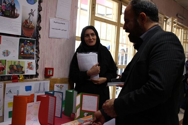 برگزاری انتخابات همیار مشاوران دبیرستان حضرت معصومه(س) ناحیه چهار کرج 