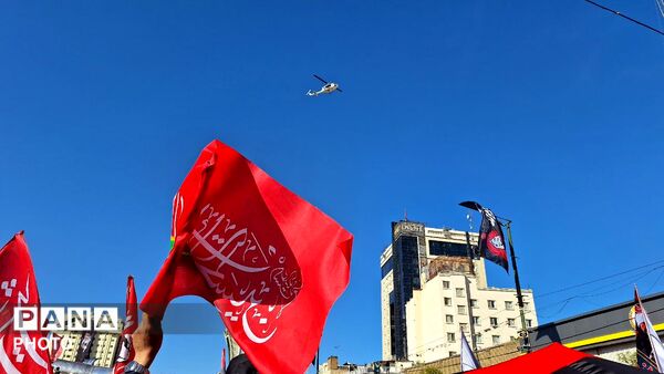 مشهد، در آغوشِ حرم، با رهبر شهید وداع کرد