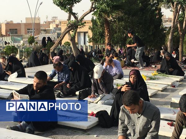 برپایی مراسم دعای عرفه در گلستان شهدای اصفهان