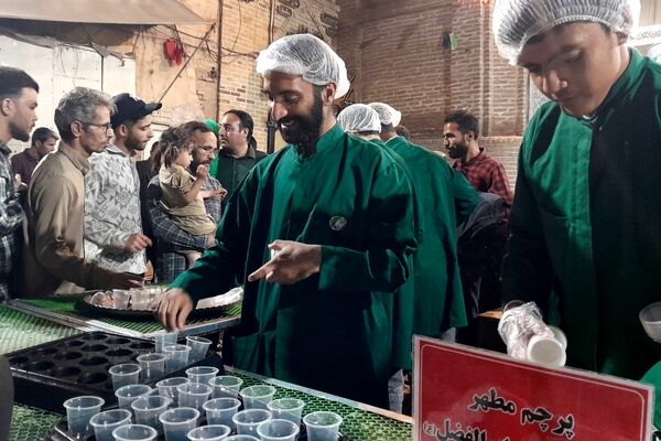 یک استکان چای؛ یک دنیا محبت