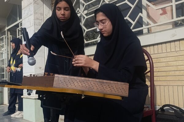 مراسم ولادت حضرت فاطمه زهرا (س) و روز مادر در دبیرستان مهر نیشابور