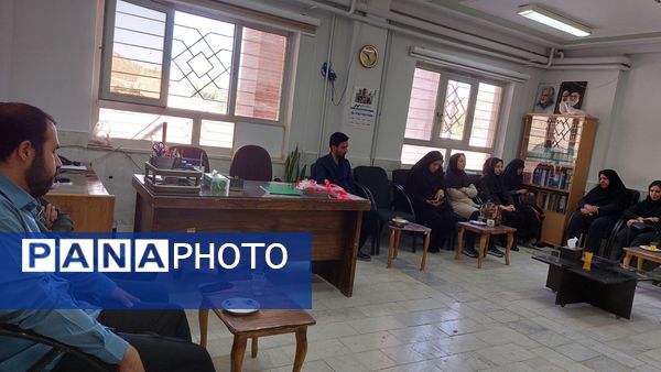 زنگ مهر و مقاومت در هنرستان حضرت زهرا(س) بن به صدا درآمد