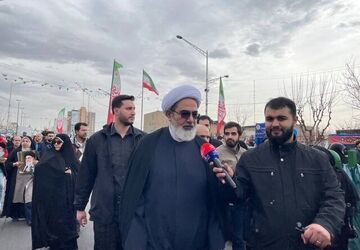 ملت آماده جانفشانی در برابر دشمن است