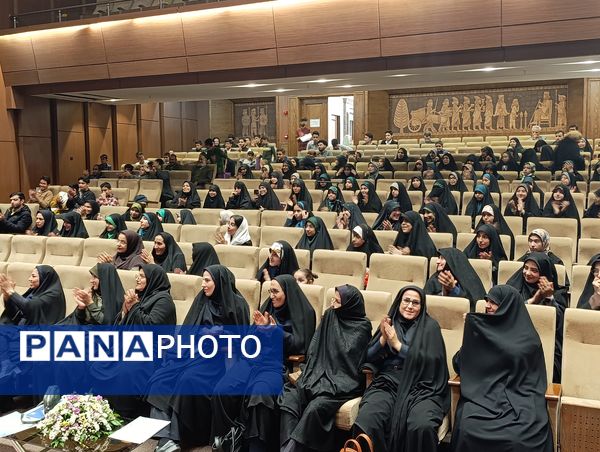 مراسم تقدیر از دانش‌آموزان و مدیران مدارس فعال در طرح گام‌های عاشقی