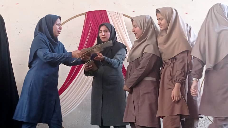 تجلیل از فرشتگان دانش