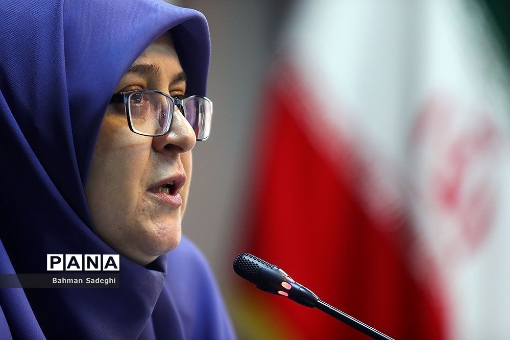  مهاجرانی: مشکلات جامعه را بدون حضور زنان نمی‌توان حل کرد