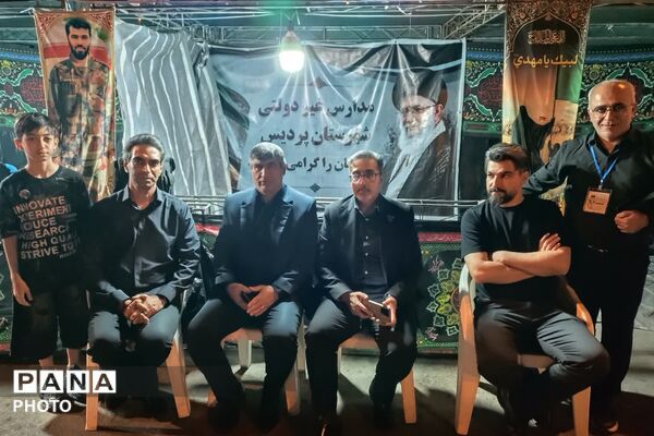 مراسم ختم قرآن فرهنگیان شهرستان پردیس جهت بزرگداشت رهبر شهید