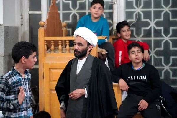  حس و حال معنوی دانش آموزان شرکت کننده در اعتکاف دانش آموزی مسجد مصلی طوقچی اصفهان