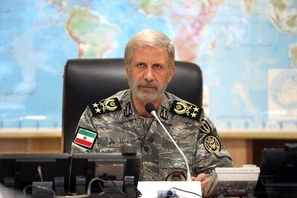 سرلشگر حاتمی: تا آخرین قطره خون از ایران پاسداری می‌کنیم