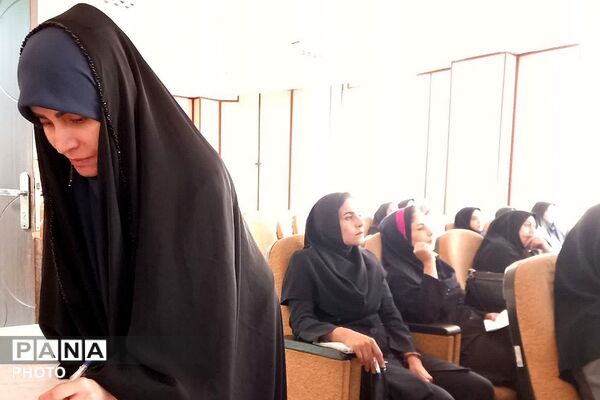دوره آموزش و مهارت افزایی تغذیه و نگهداری از کودک در ناحیه دو شهرری 