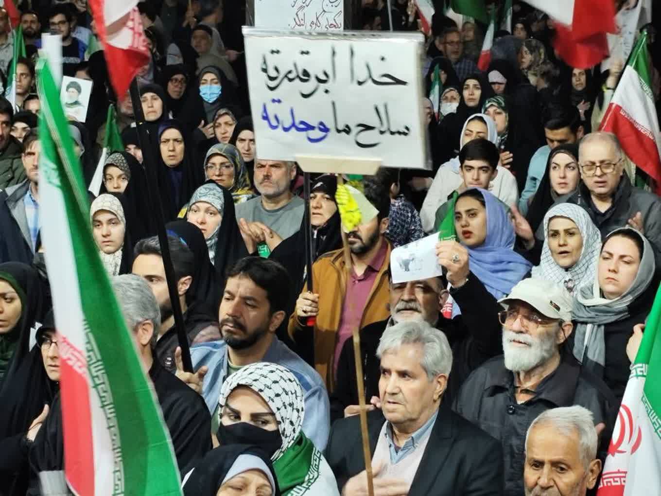 اینجا ایران؛ و نفس میهن و ولایت هنوز بلند است 