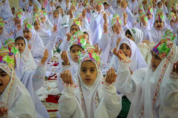 جشن تکلیف ۶۰۰دانش‌آموز دختر گتوندی