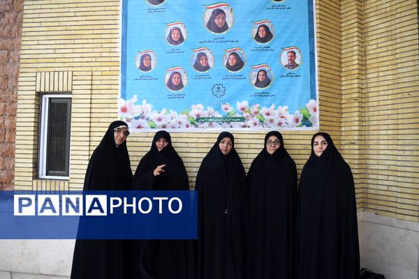 تجلیل از معلمان نمونه منطقه ۱۴ به مناسبت هفته گرامیداشت مقام معلم