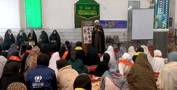 لحظاتی شاد از اعتکاف دانش‌آموزی با حضور نویسندگان و فرهیختگان یزد 